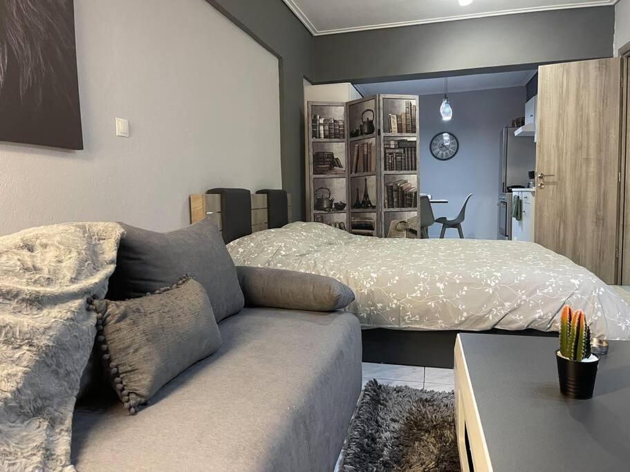Central Modern Apartment Волос Экстерьер фото