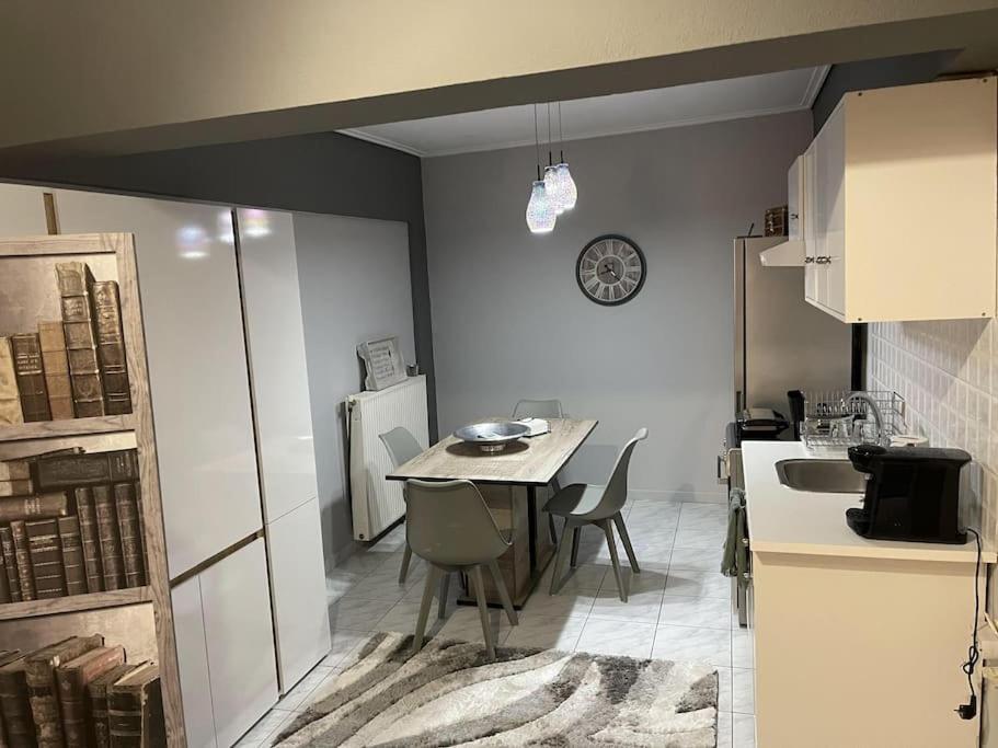 Central Modern Apartment Волос Экстерьер фото