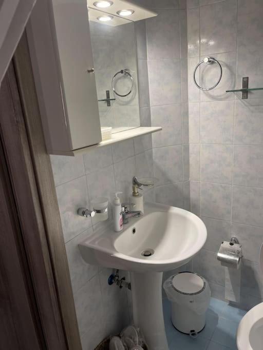 Central Modern Apartment Волос Экстерьер фото